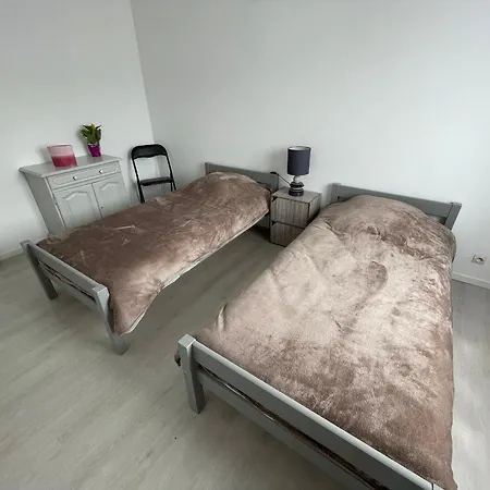 Maison De Avec Jardin, Proche Et Commerces, Parking Prive - - Fr-1-22-370 *