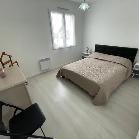 Maison De Avec Jardin, Proche Et Commerces, Parking Prive - - Fr-1-22-370 *